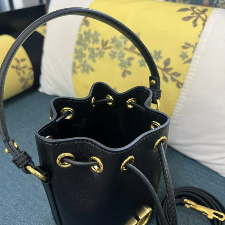 Picture of Valentino Handbags _SKUfw161081088fw